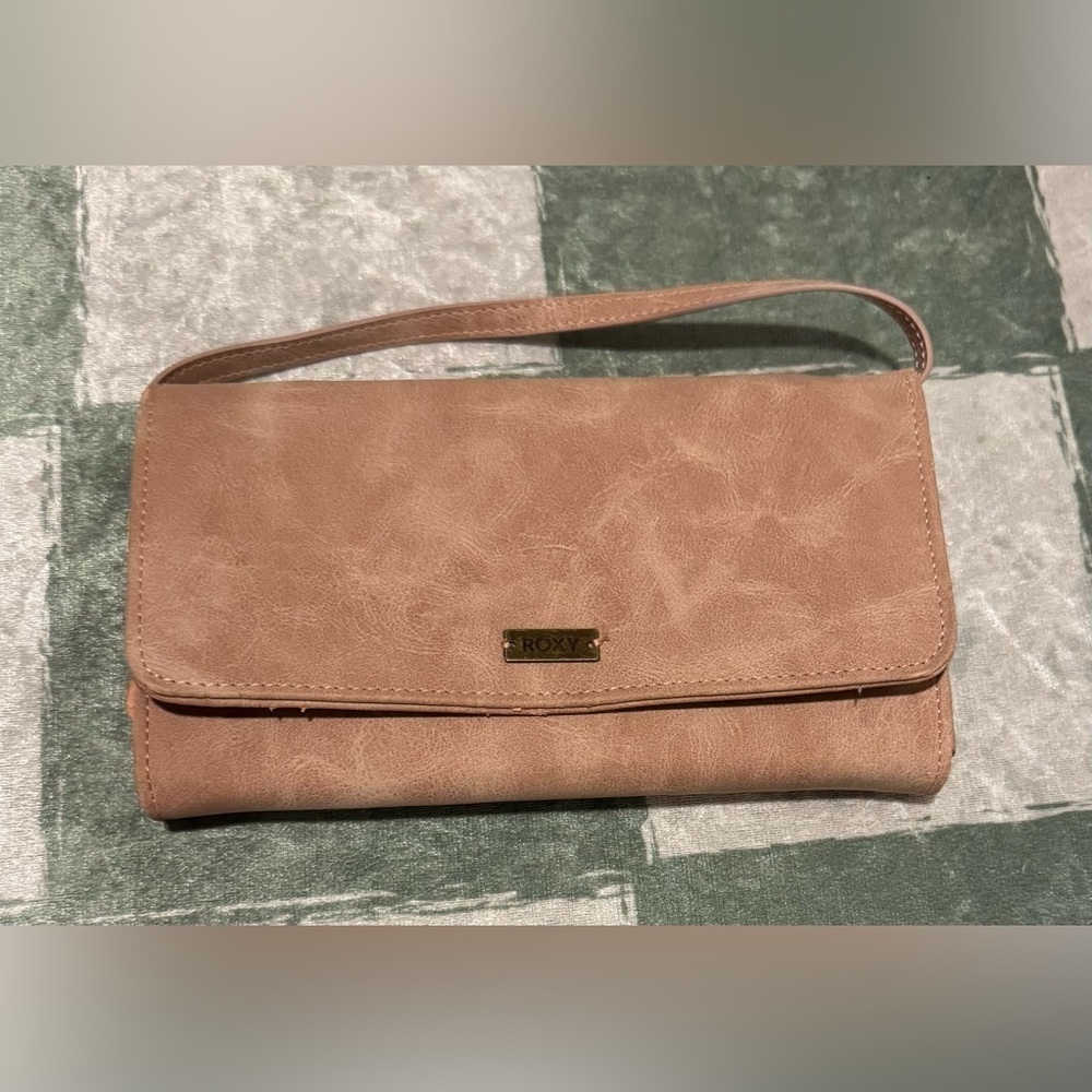 New Roxy Mauve Clutch / Wristlet / Crossbody Purse